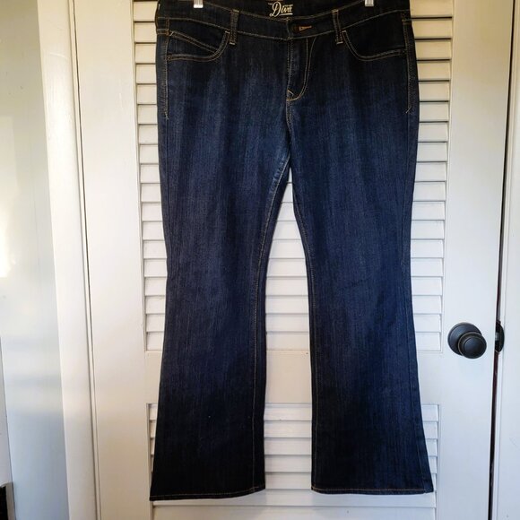 Old Navy Women's The Diva Boot Cut Jeans 12 Short Dark Wash Denim - Picture 4 of 7